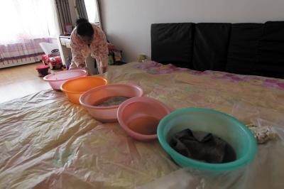 济源楼上漏水，住户失联，小区没物管，业主维权难！律师来支招……